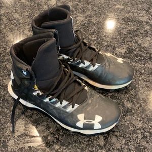 UNDER ARMOUR football cleats